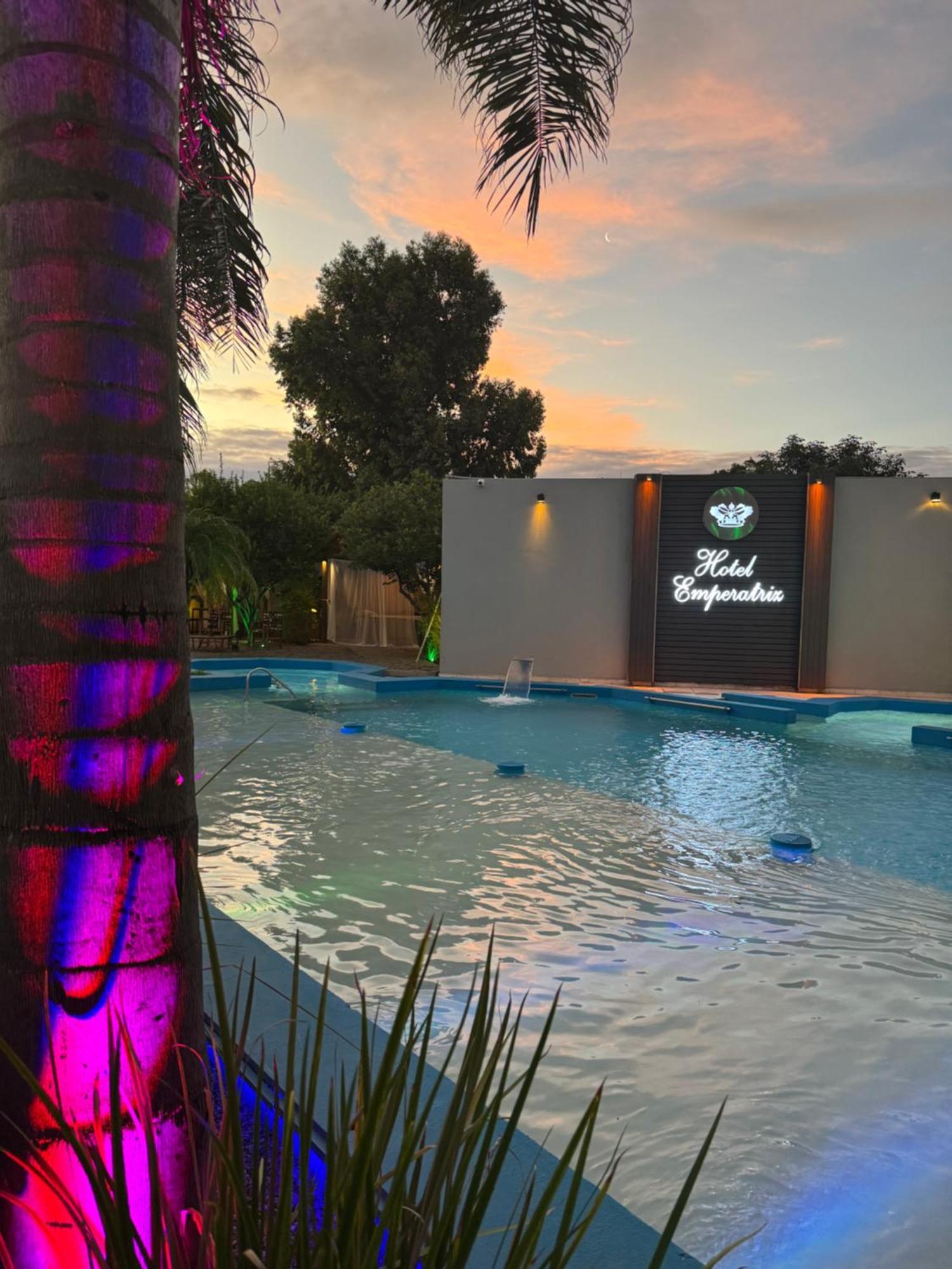 Hotel Termal Emperatriz Termas De Rio Hondo Bagian luar foto